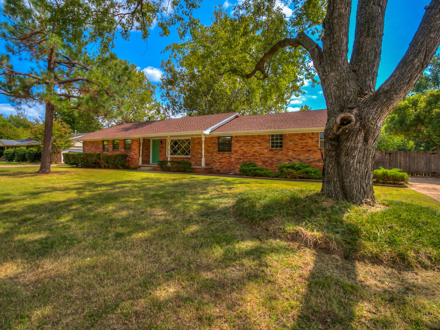 PRELEASING for Early Aug 2027! Updated (3) Bed, (2) Bath + Additional Living Area! – photo 1