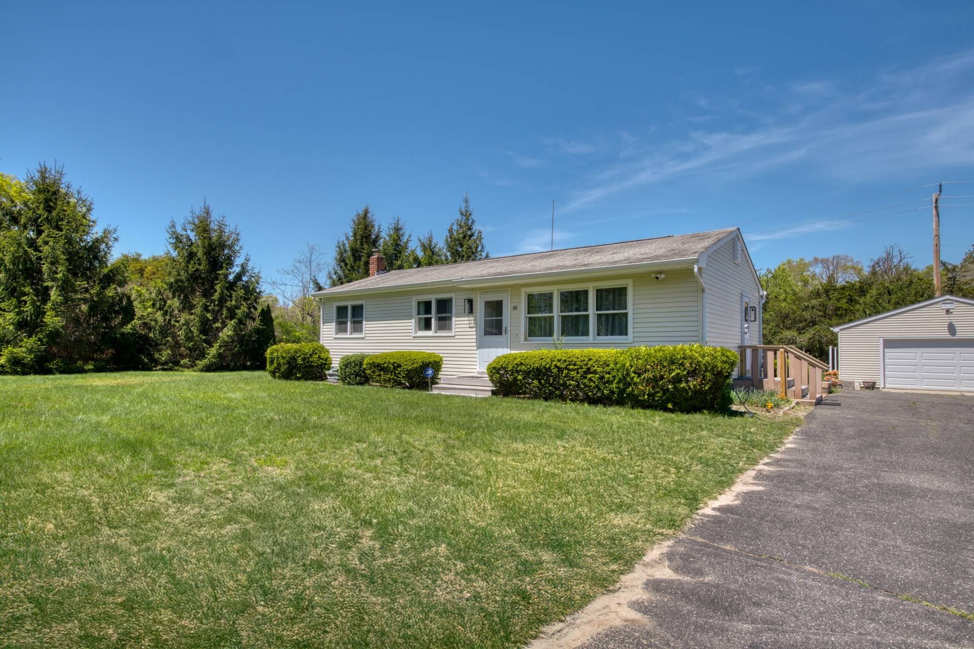88 Old Country Road – photo 1 of 10