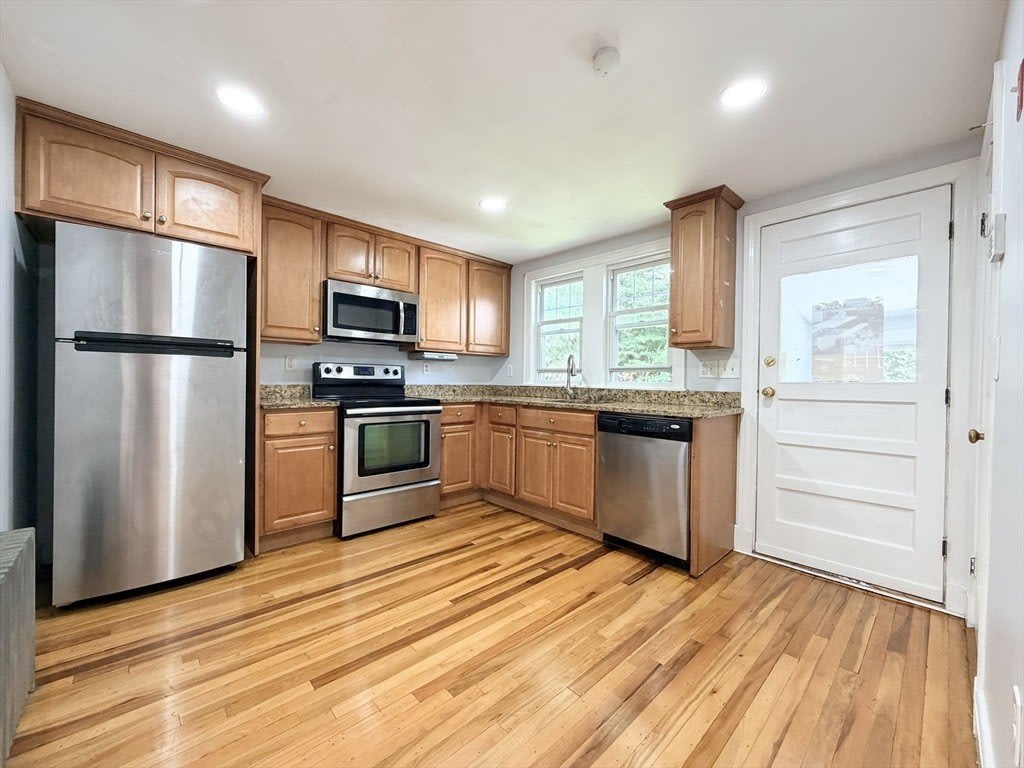 25 Brookside Rd – photo 1 of 13