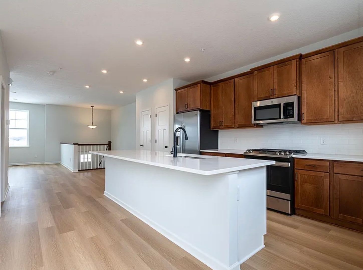 Fabulous 3BR/3BA Minnetrista Townhome Available 10/1! Some utilities included – photo 1 of 25