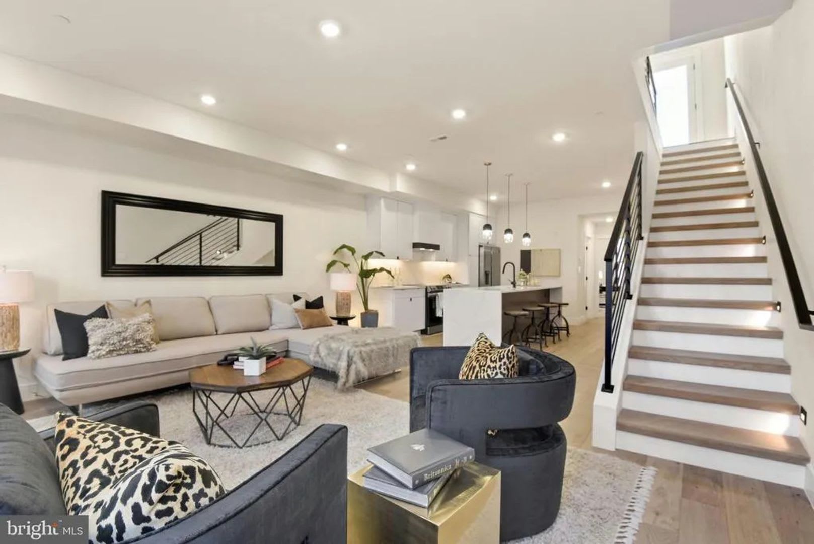 Modern 3BR/3BA Shaw Penthouse with Two Private Decks – photo 1