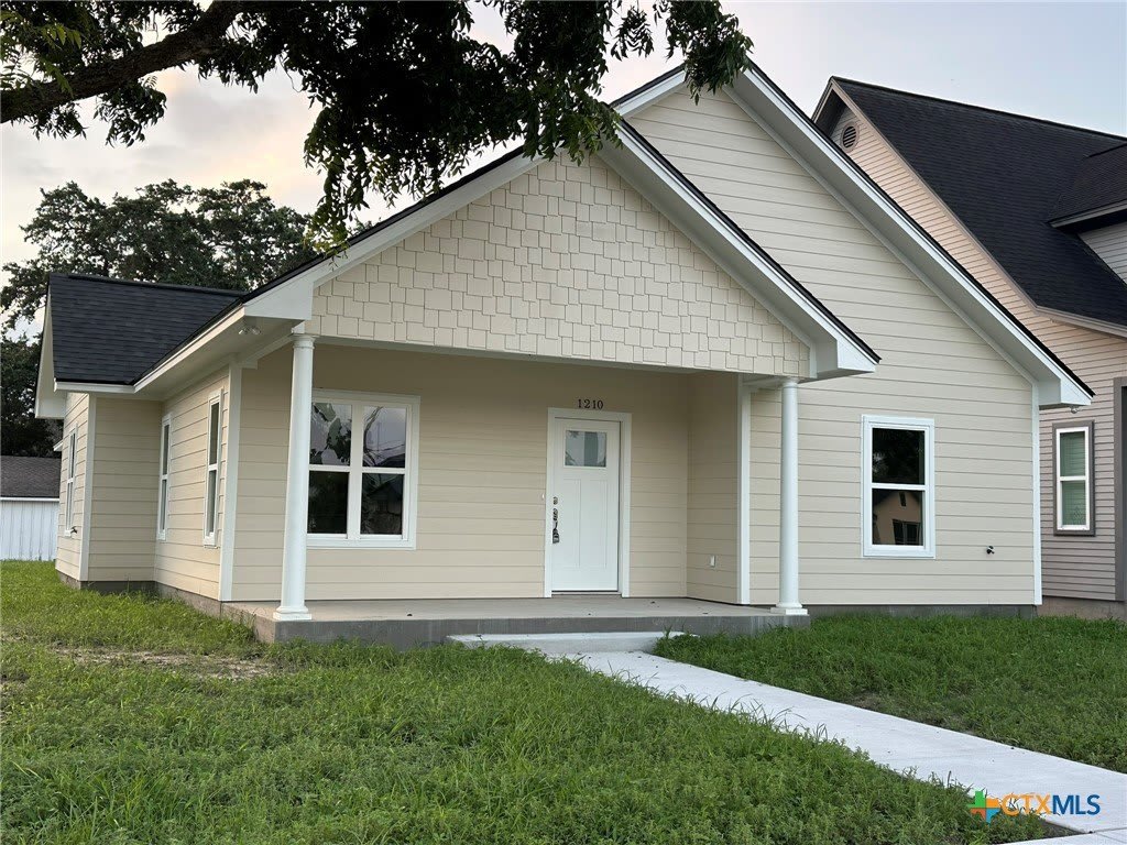 1210 N Glass Street – photo 1 of 160