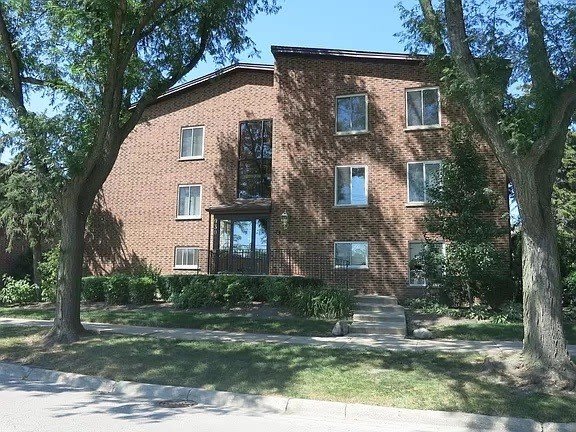 930 Perrie Drive – photo 1 of 14