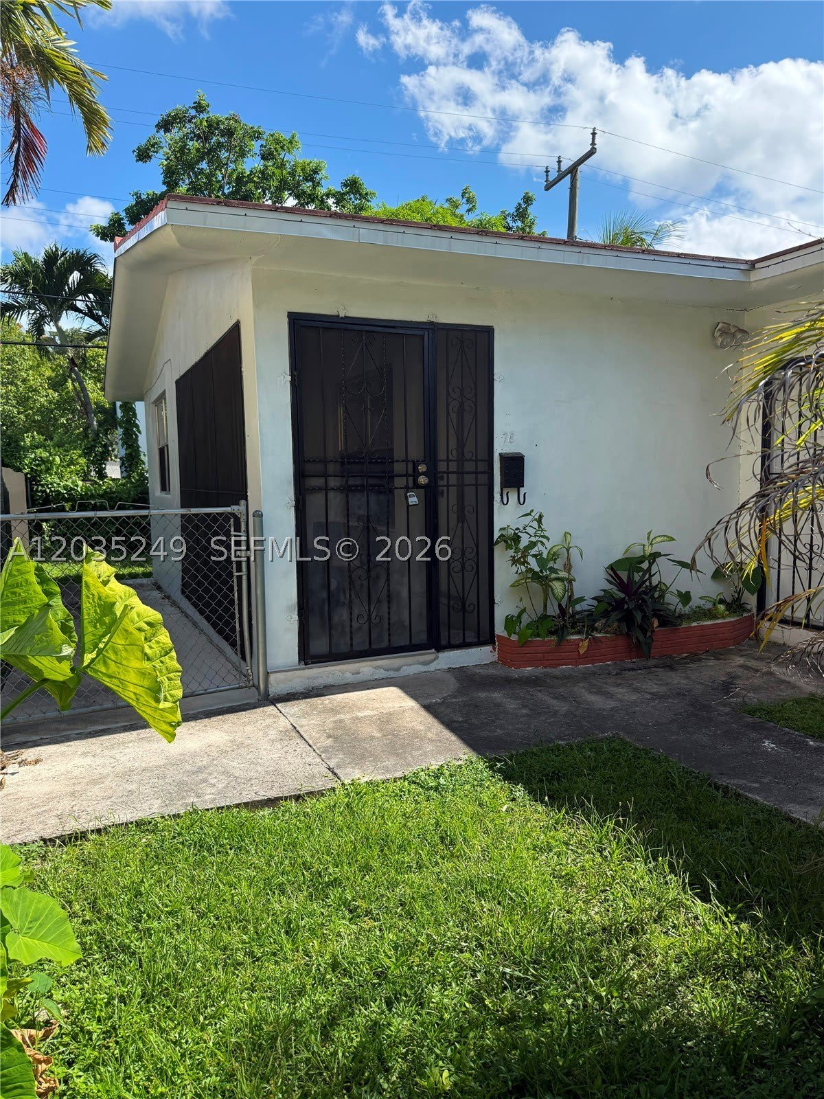 78 NE 43rd St – photo 1