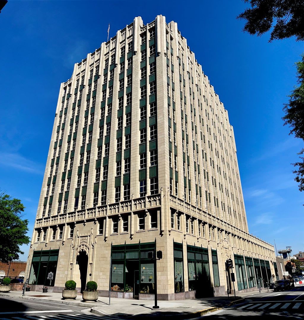 This Is A Must See Spacious 2Bd 2Ba With Exceptional Views Lease Includes A Designated Parking Space With Option To Add A 2Nd Space – photo 1 of 215