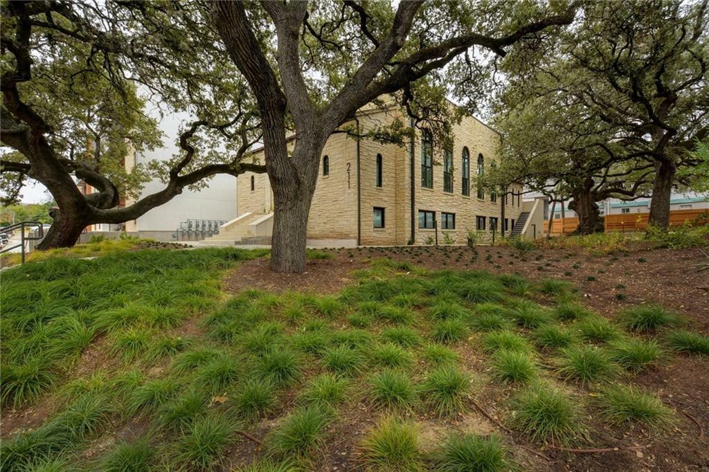 211 West Johanna Street – photo 1