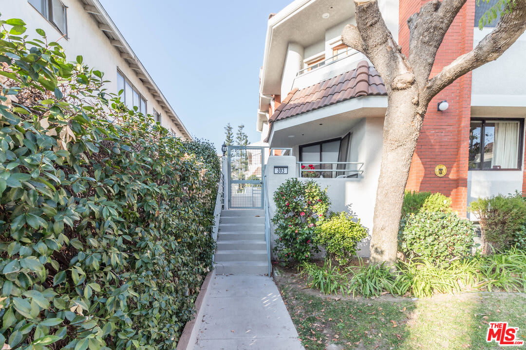 301 West Loraine Street – photo 1