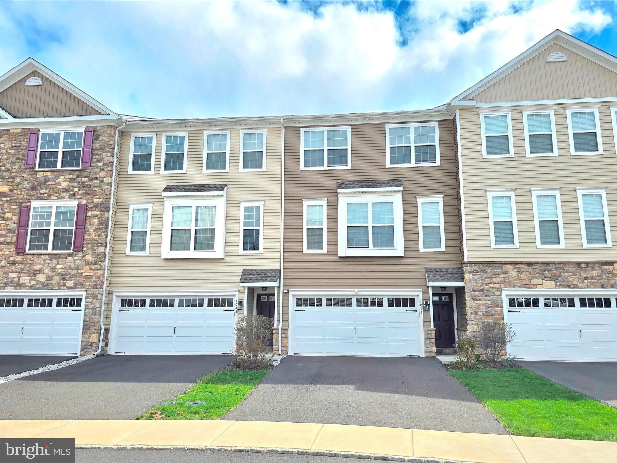 1045 CHAPMAN Circle – photo 1