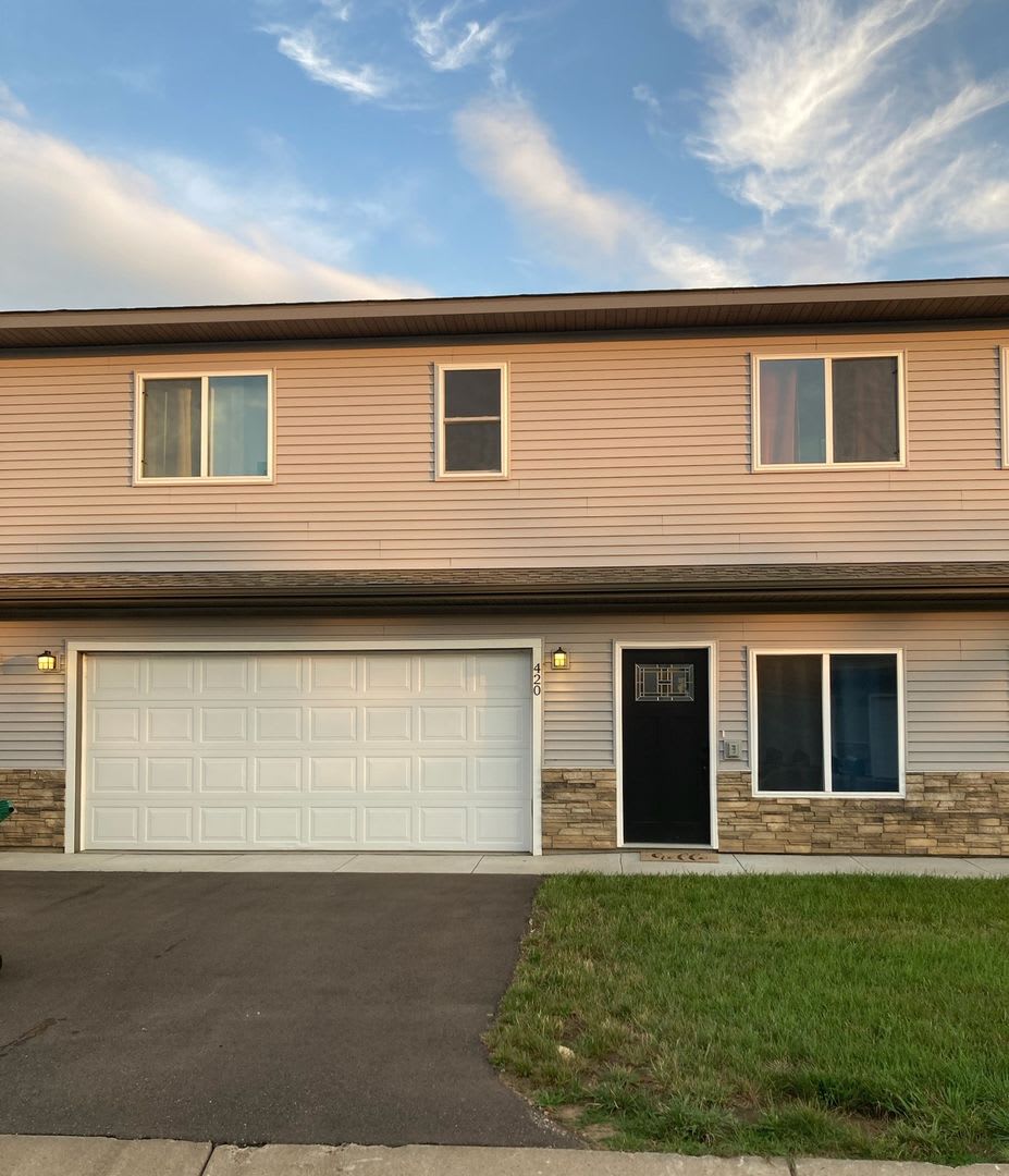 Middle Unit Townhouse – photo 1 of 40
