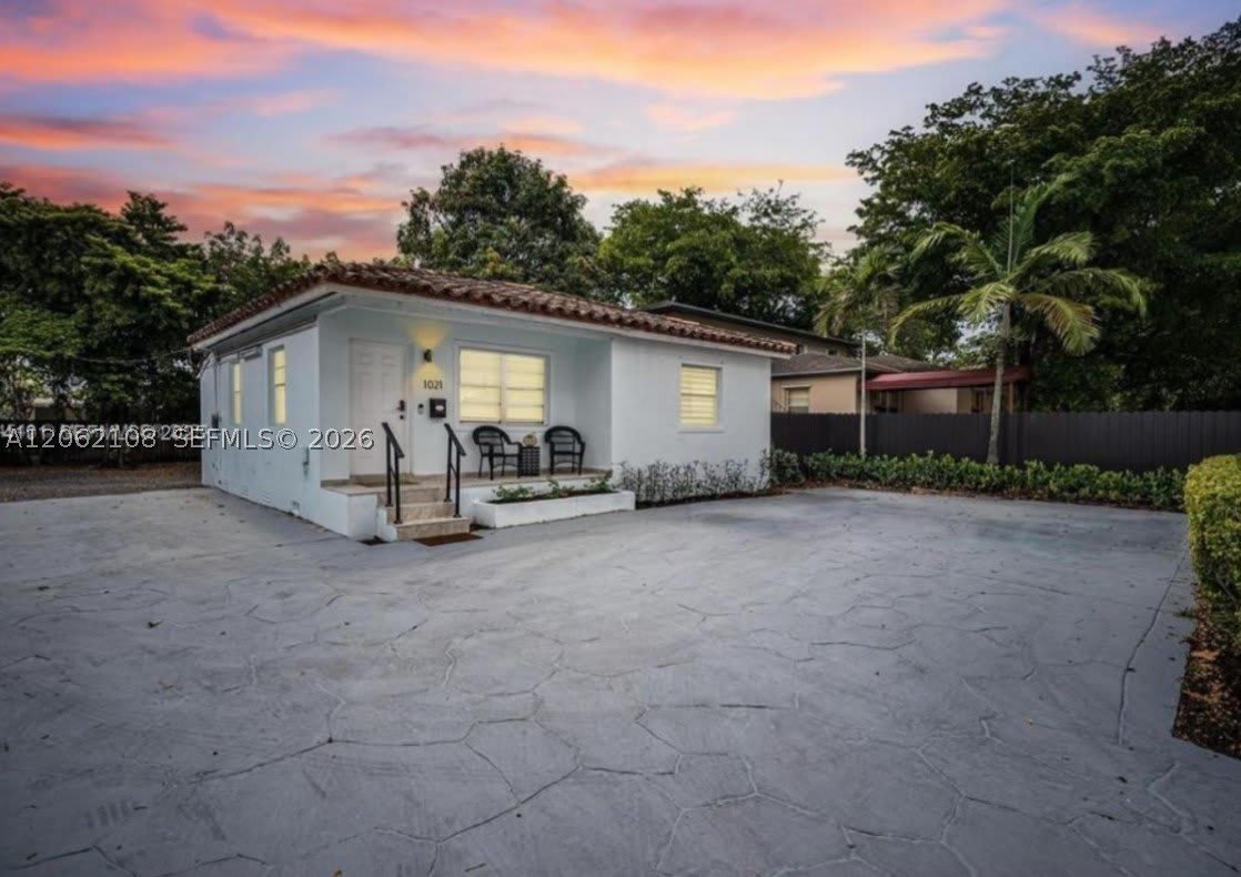 1021 NW 37th Ave – photo 1