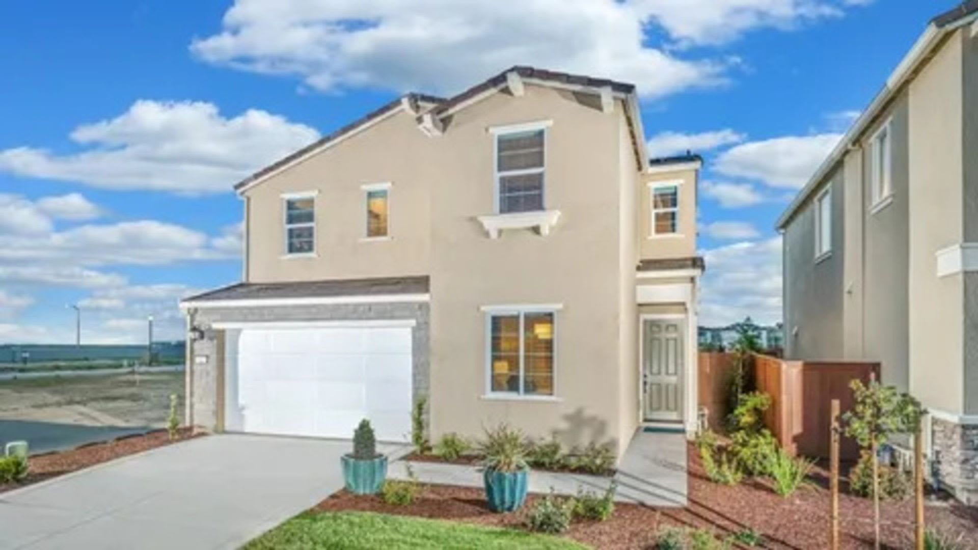 Charming 4BR House in Roseville – photo 1