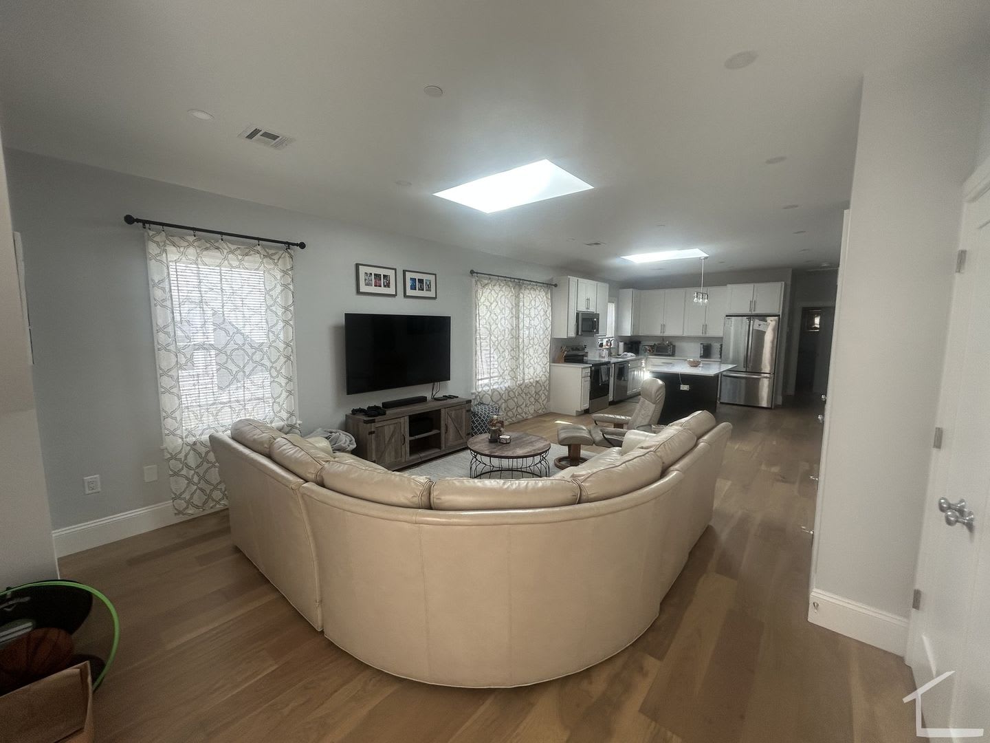 Charming 3 Bedroom-No Broker Fee – photo 1