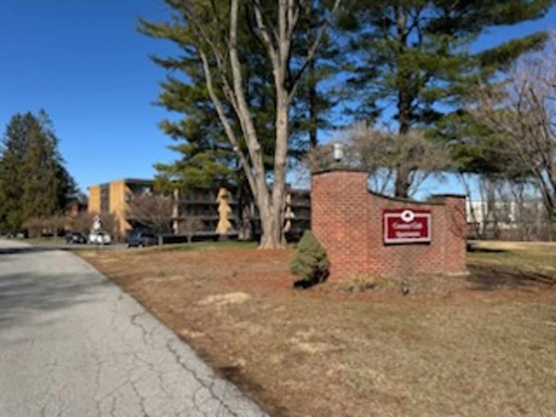 Country Club Apartments – photo 1