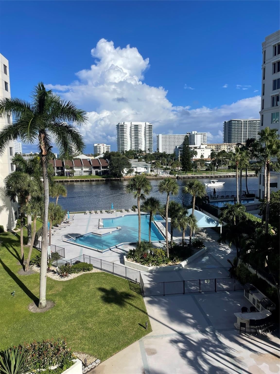 2900 NE 14th Street Causeway – photo 1