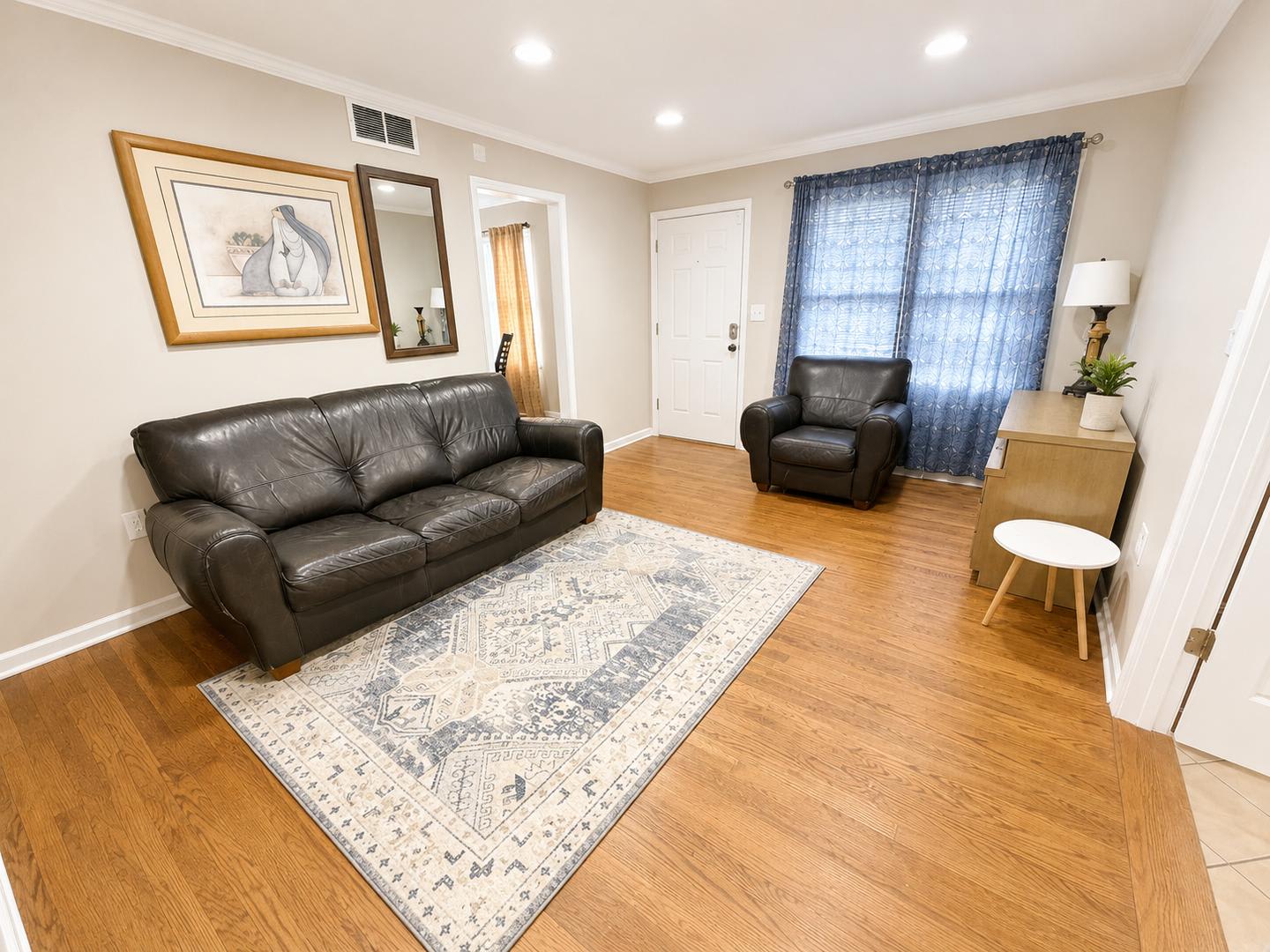 Central Columbia Home Fully Furnished Utilities Included – photo 1