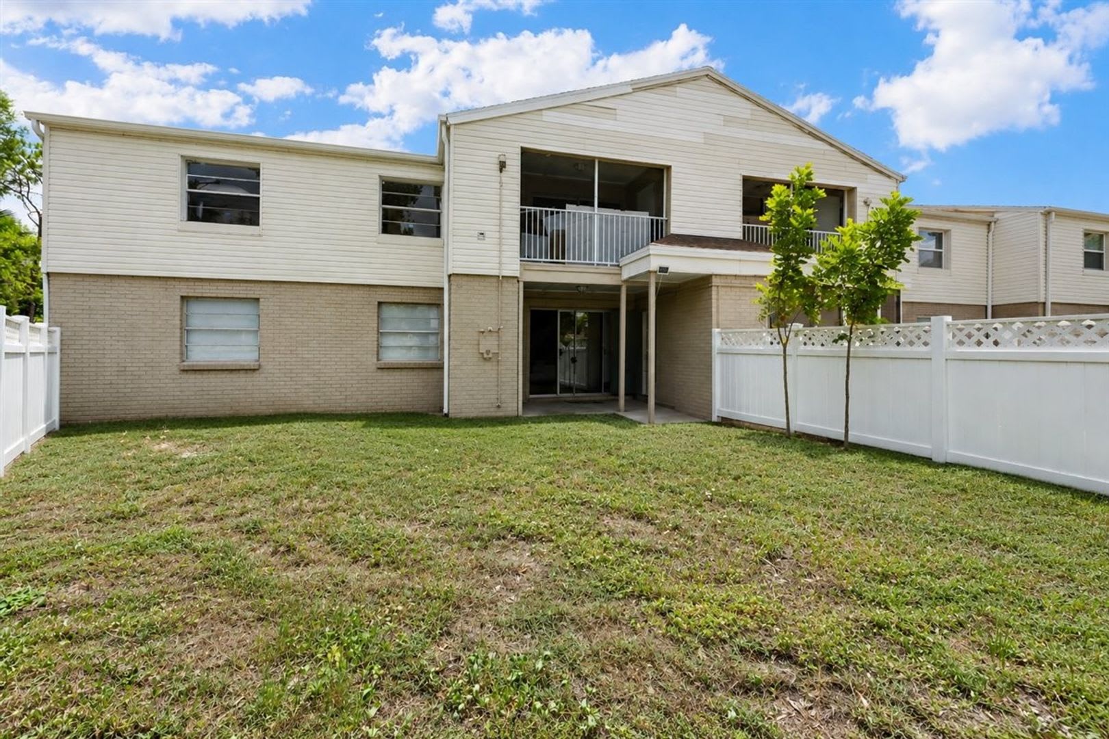 Spacious 4 Bed Condo – photo 1 of 32