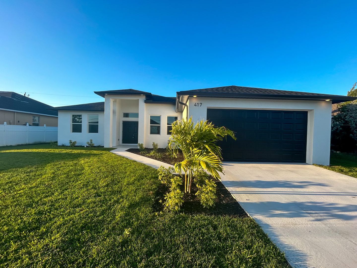 Stunning New Construction Home In Desirable Cape Coral Neighborhood Modern Design Spacious Layout And High End Features Throughout – photo 1