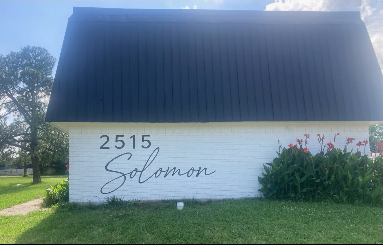 2515 Solomon Drive – photo 1 of 8