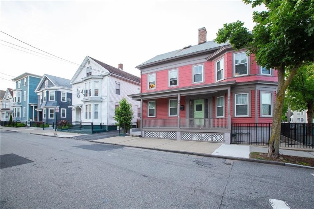 185 Carpenter Street – photo 1