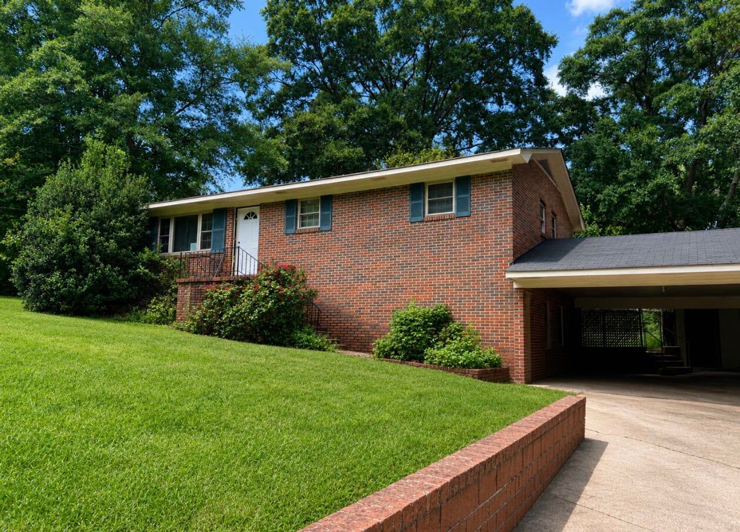 Charming 3Br 2Ba Tuscaloosa Home With Comfortable Living Space – photo 1