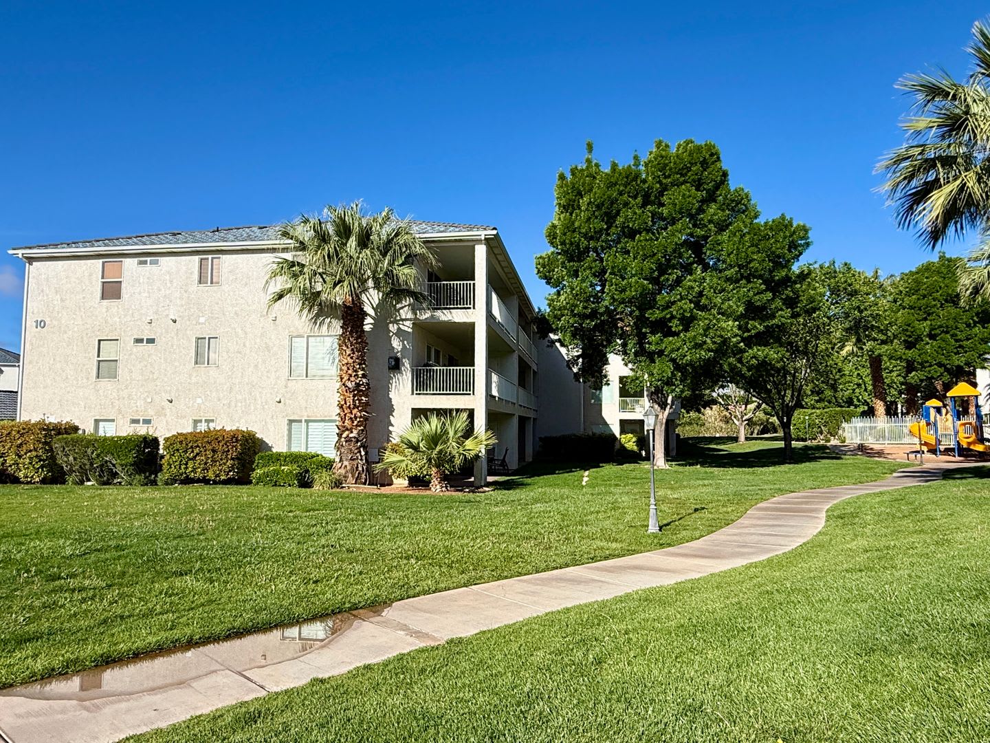 1 Br Available For Long Term Rental In Coveted Las Palmas Community – photo 1