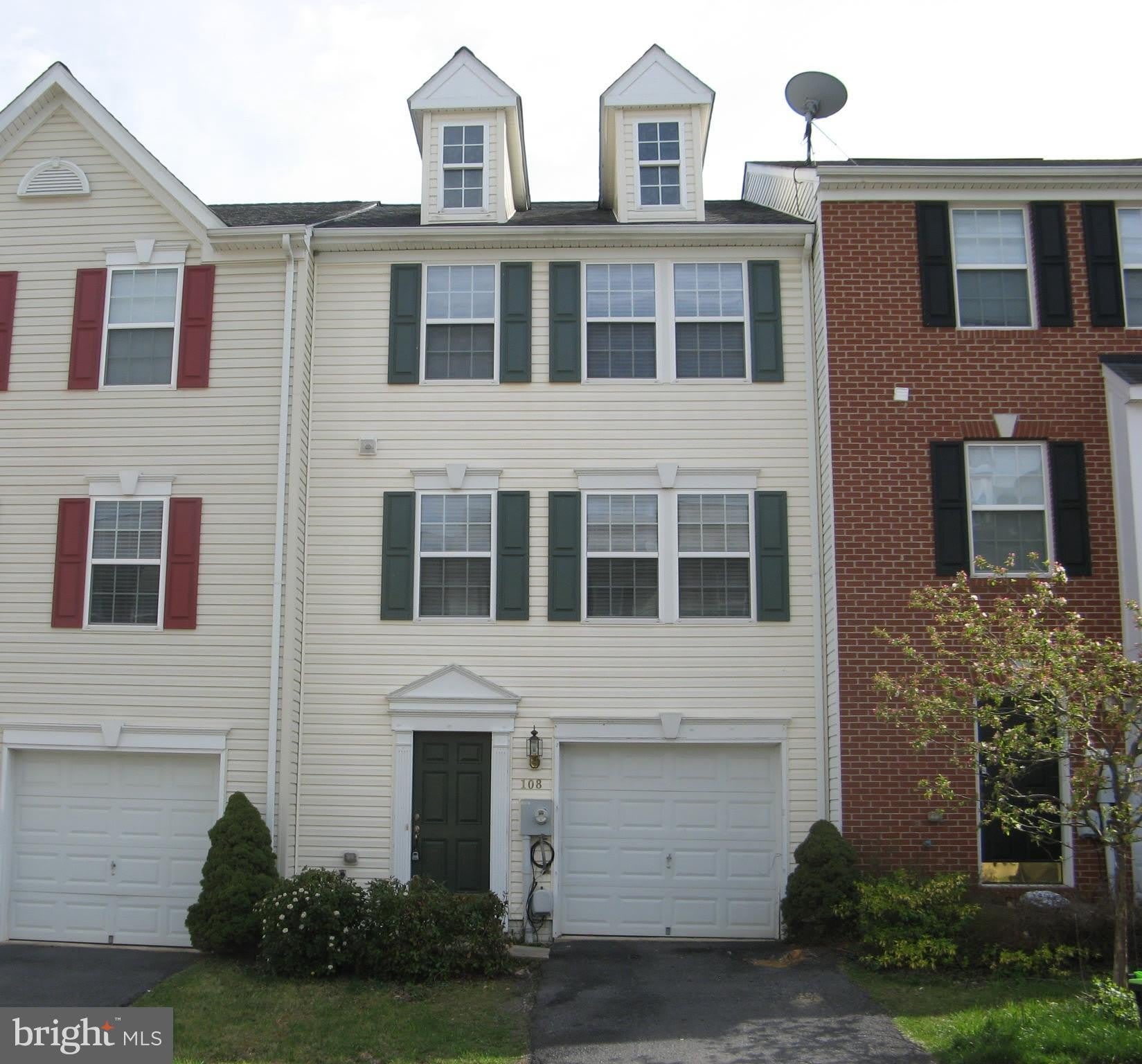 108 MONTICELLO Square – photo 1