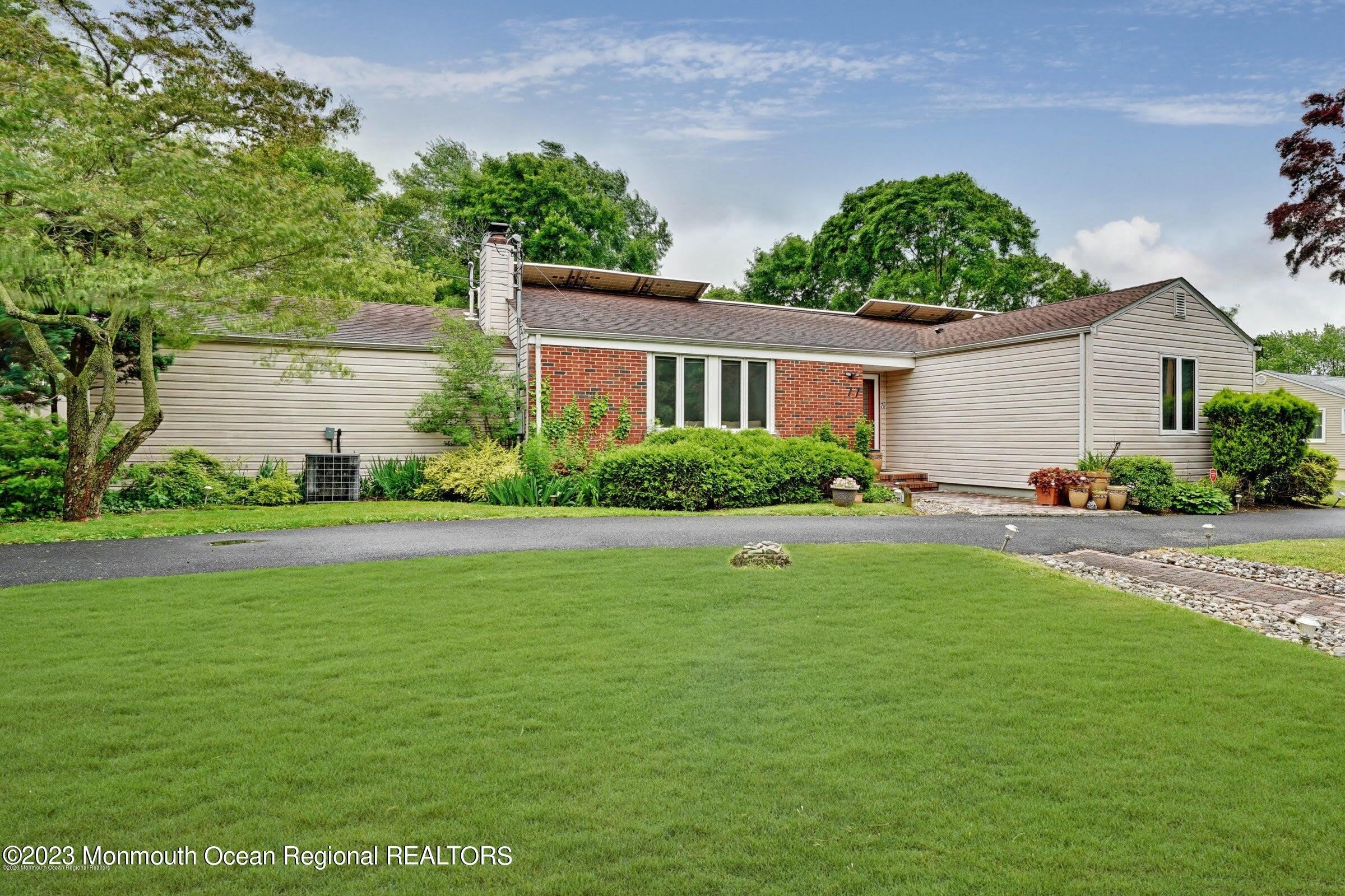 77 Pinewood Avenue – photo 1