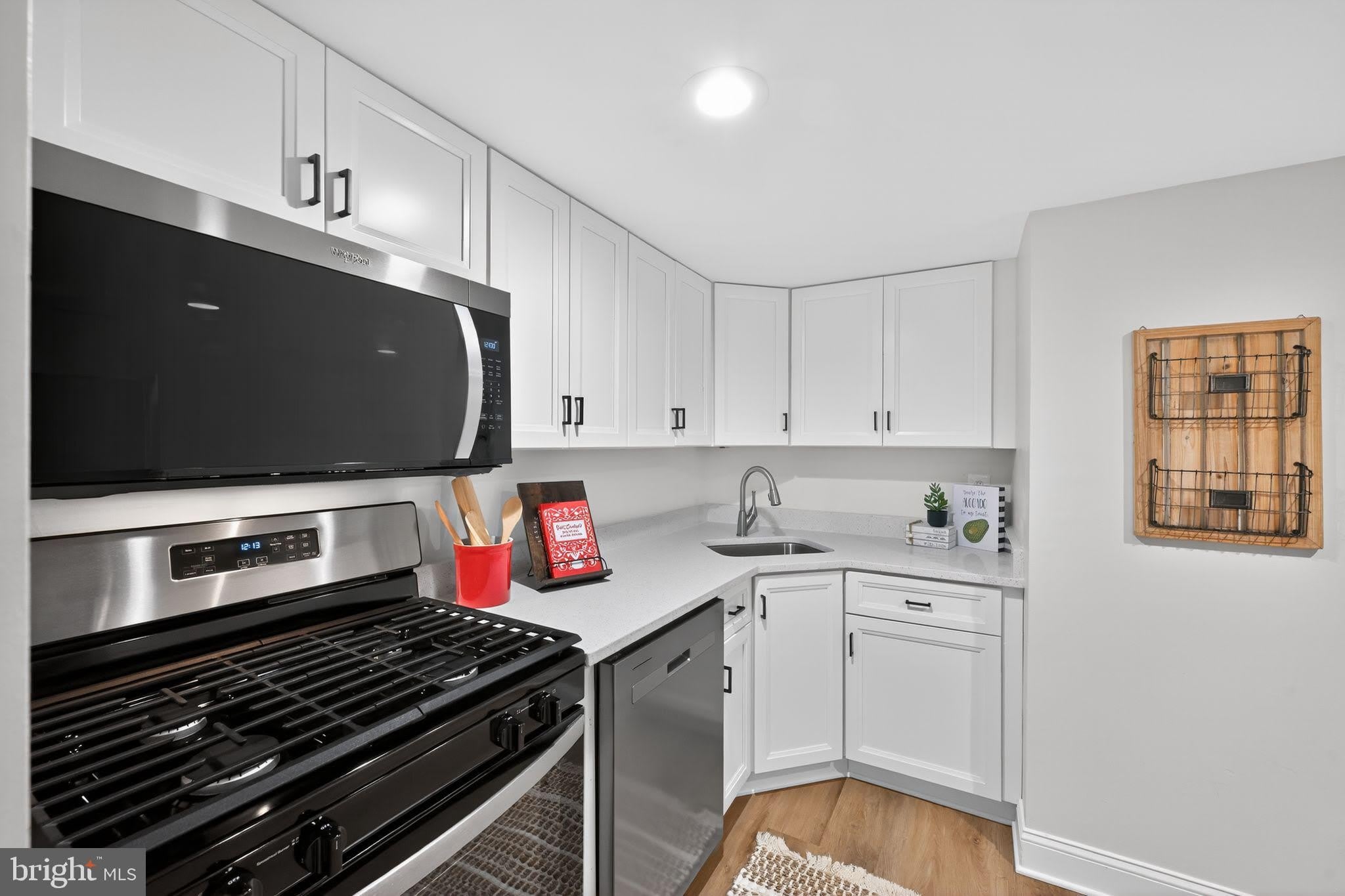 1533 NORTHGATE Square – photo 1 of 16