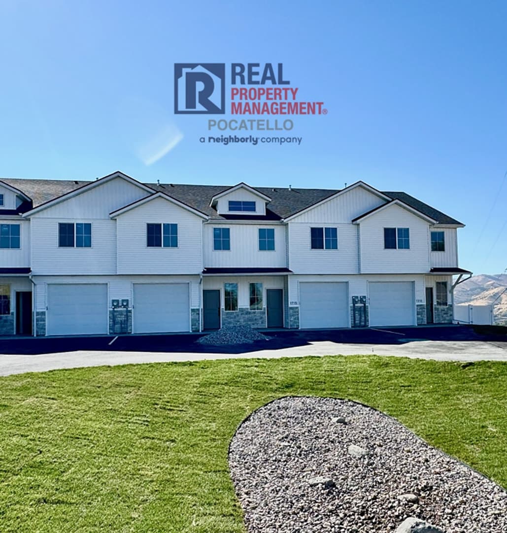 3 Bed 2 5 Bath Townhome – photo 1