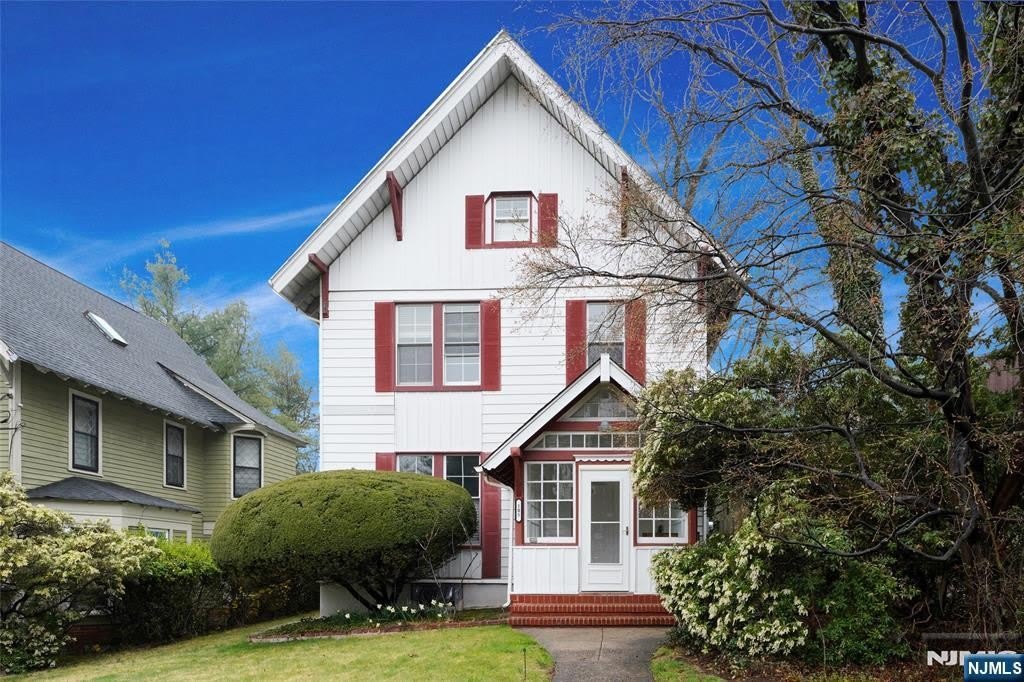105 E Palisade Avenue – photo 1 of 247