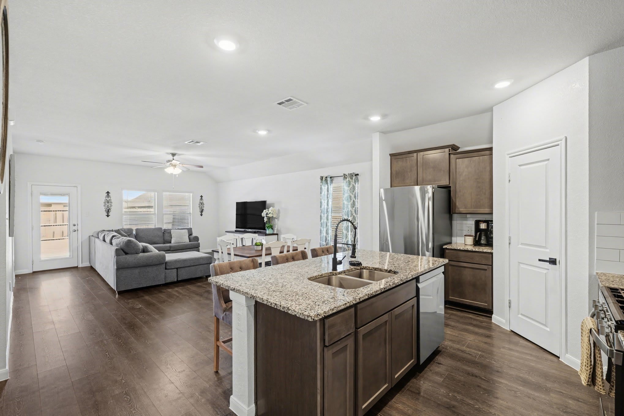 706 Spur Ridge – photo 1 of 38