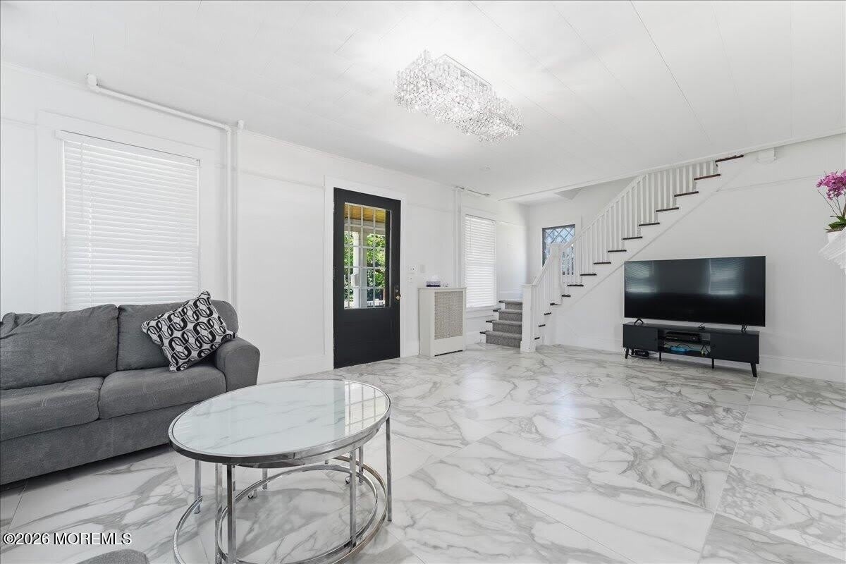496 W Park Avenue – photo 1 of 40