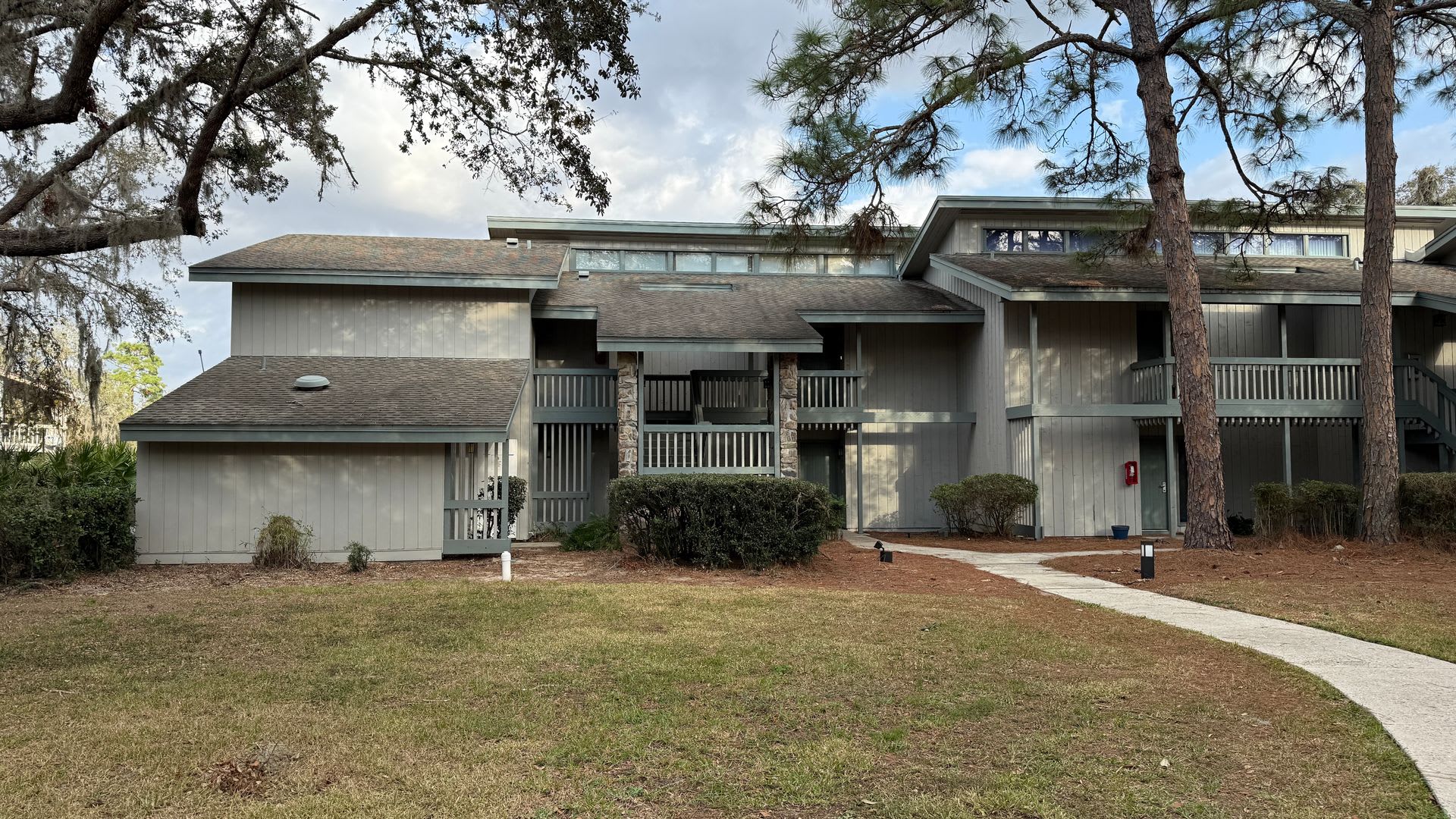 Quaint And Cozy 2 Bed 2 Bath 2Nd Floor Condo The Perfect Blend Of Comfort And Style – photo 1 of 27