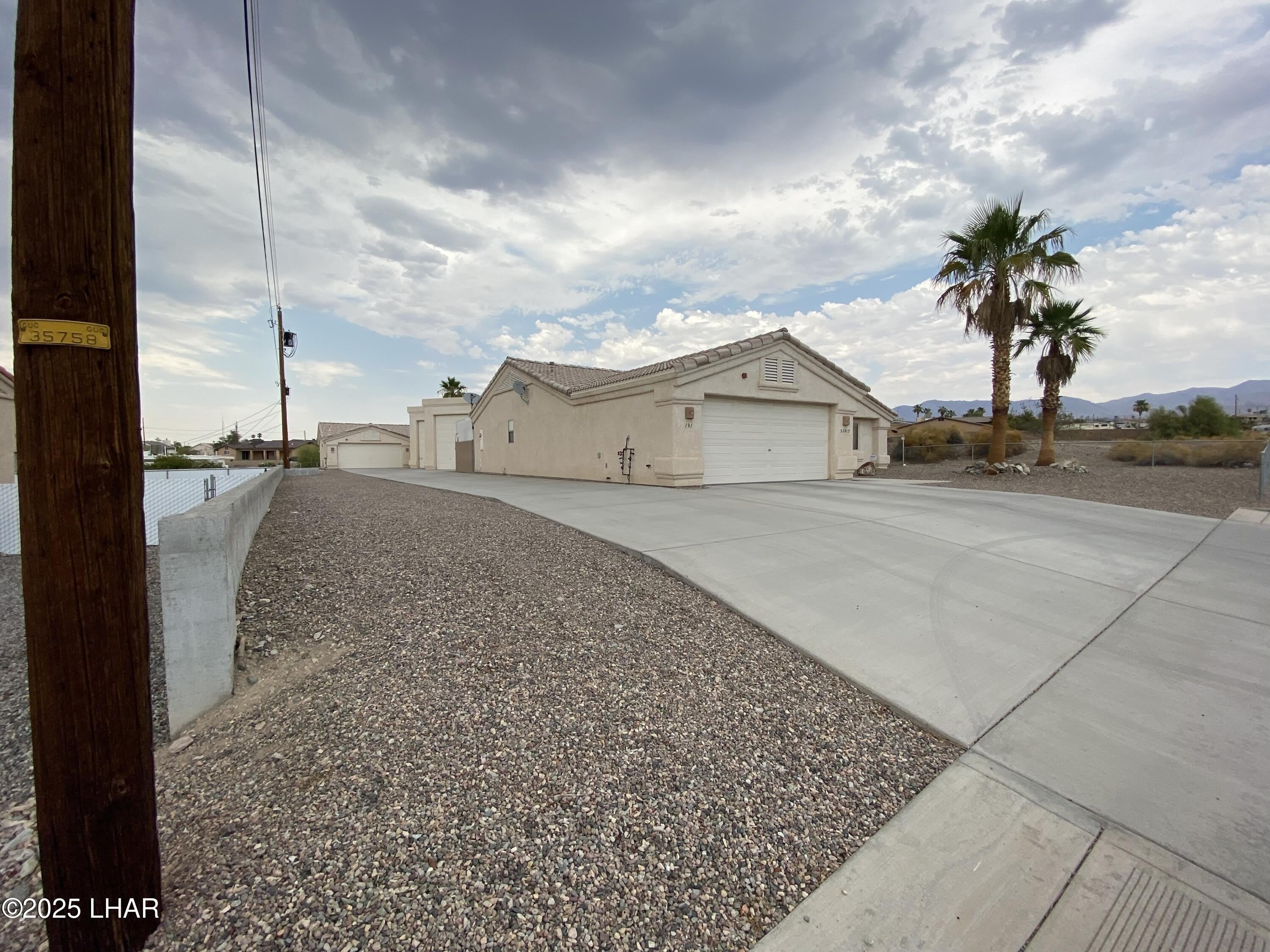 2815 Bluewater Dr – photo 1