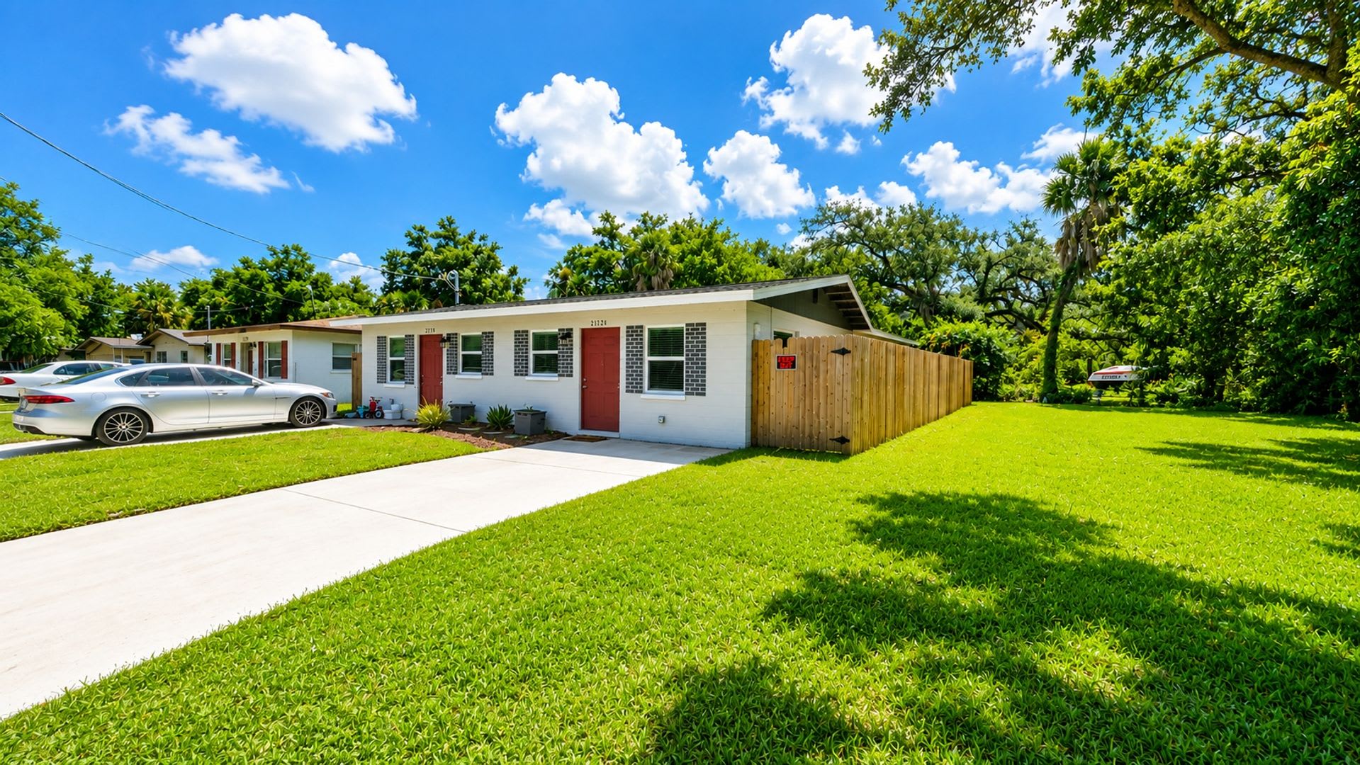 Annual UNfurnished Beautifully totally renovated duplex in Sarasota – photo 1