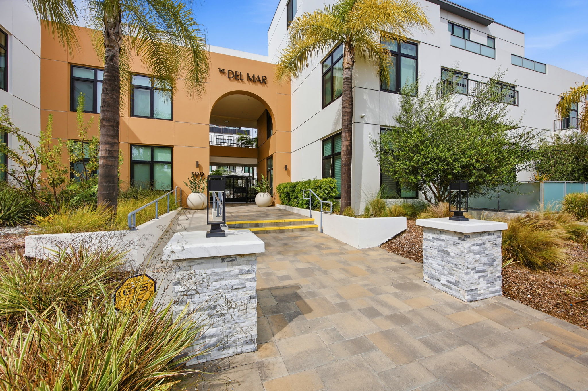 399 East Del Mar Boulevard #103 – photo 1