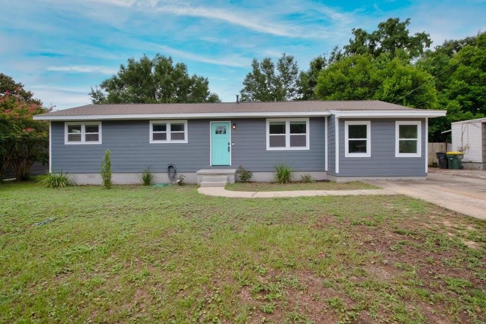 108 NW Moriarty Street – photo 1