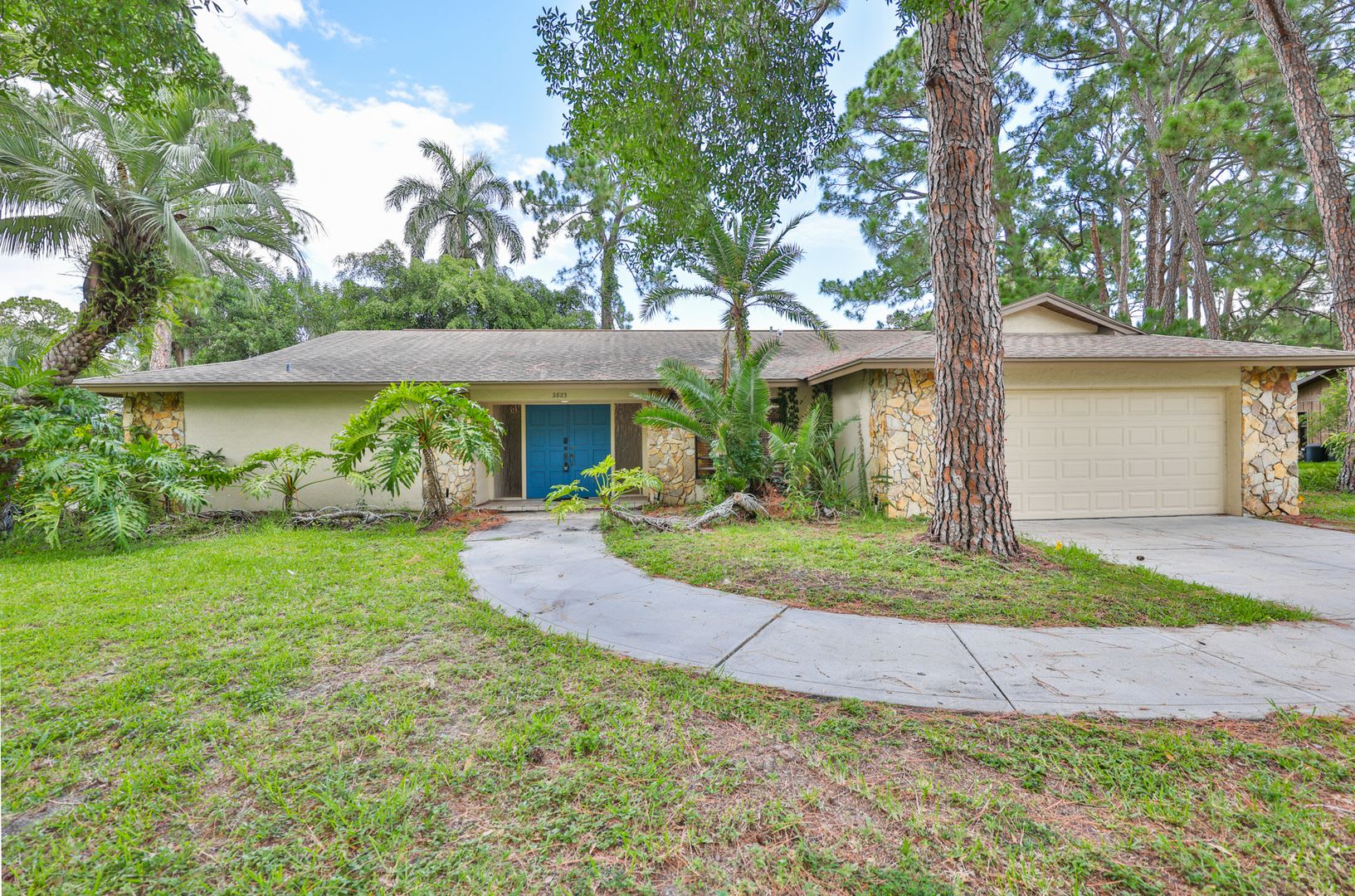 Move In Special 3 Beds 2 Baths Home With Jacuzzi 2 Car Garage In Clearwater – photo 1 of 35
