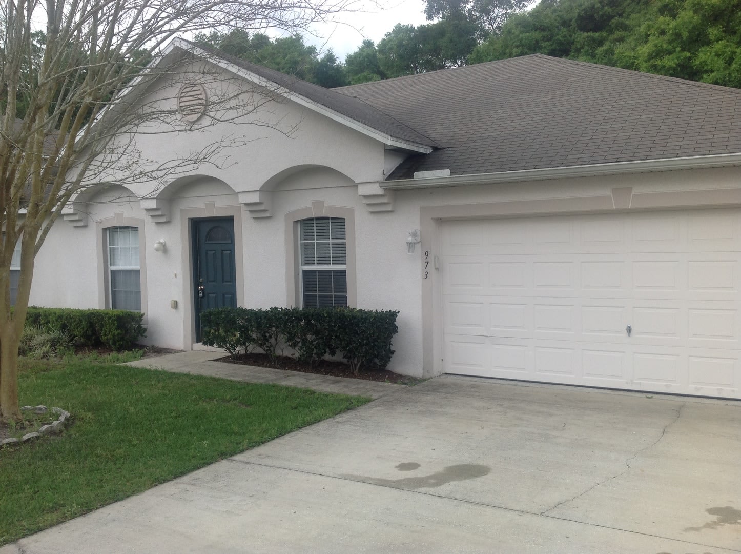 3 bed 2 bath home that has been freshly painted and tiled throughout – photo 1