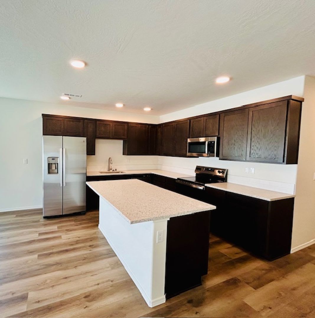3 Bedroom 2.5 Bathroom Townhome – photo 1