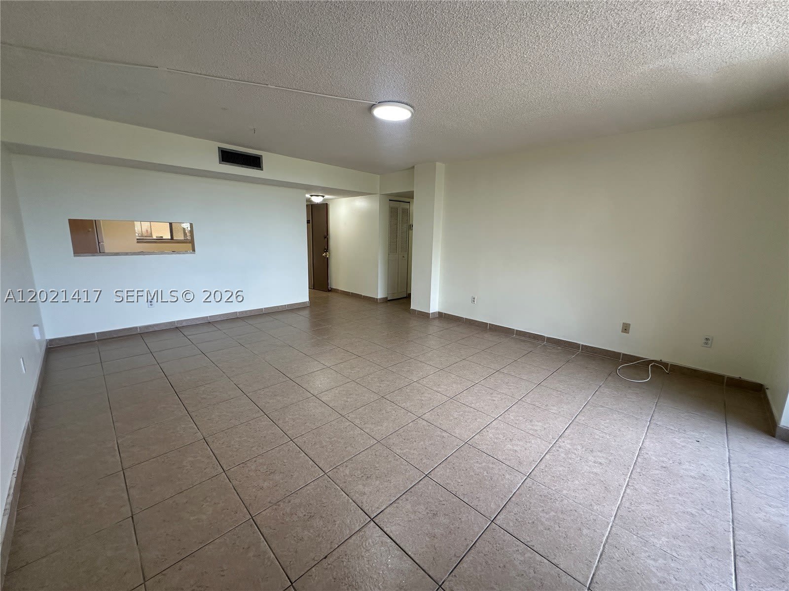 8635 Nw 8Th St – photo 1