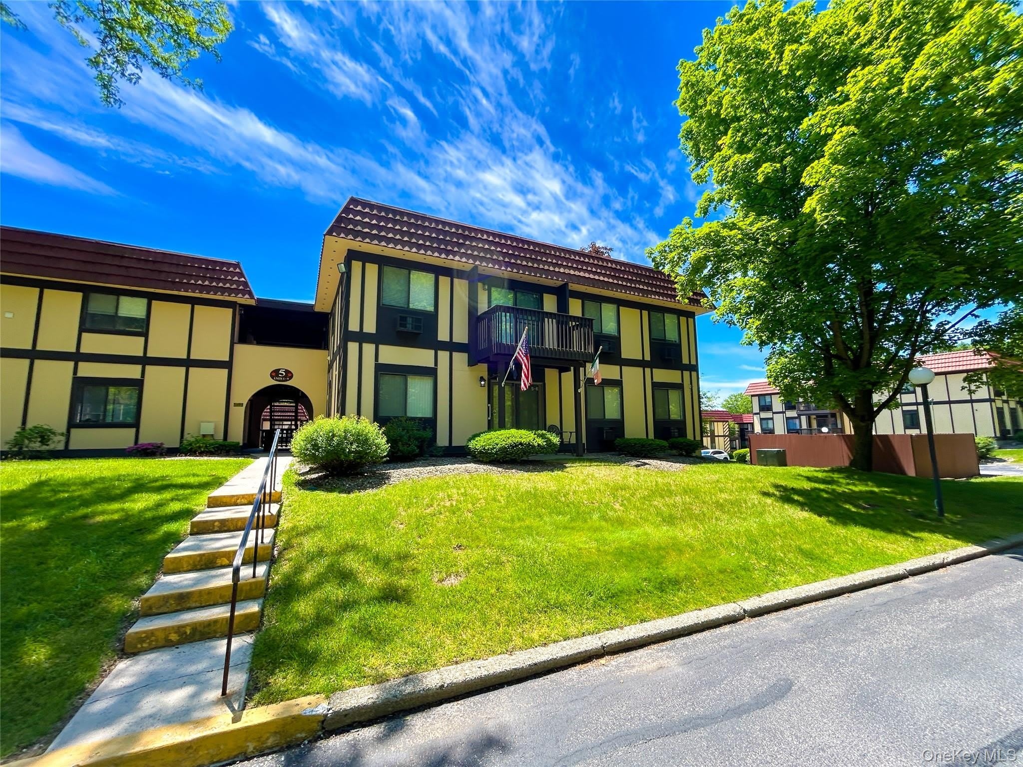 5 Loudon Drive – photo 1 of 13