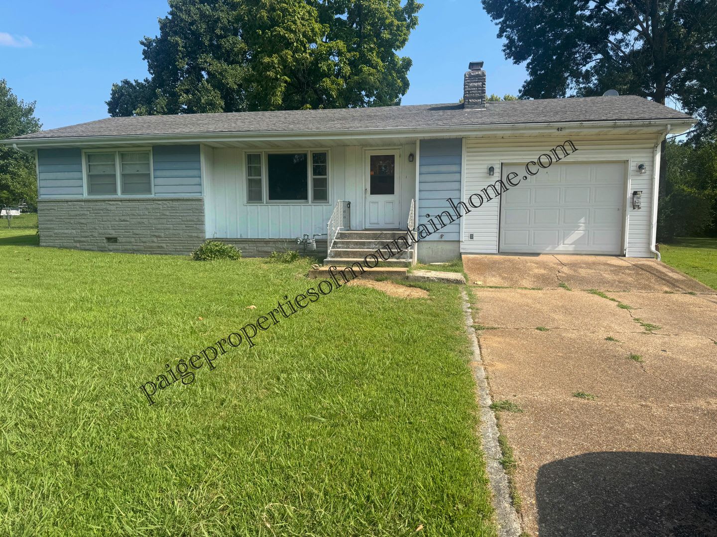 Charming 2-Bedroom Home with Large Yard &amp; Garage – photo 1 of 24