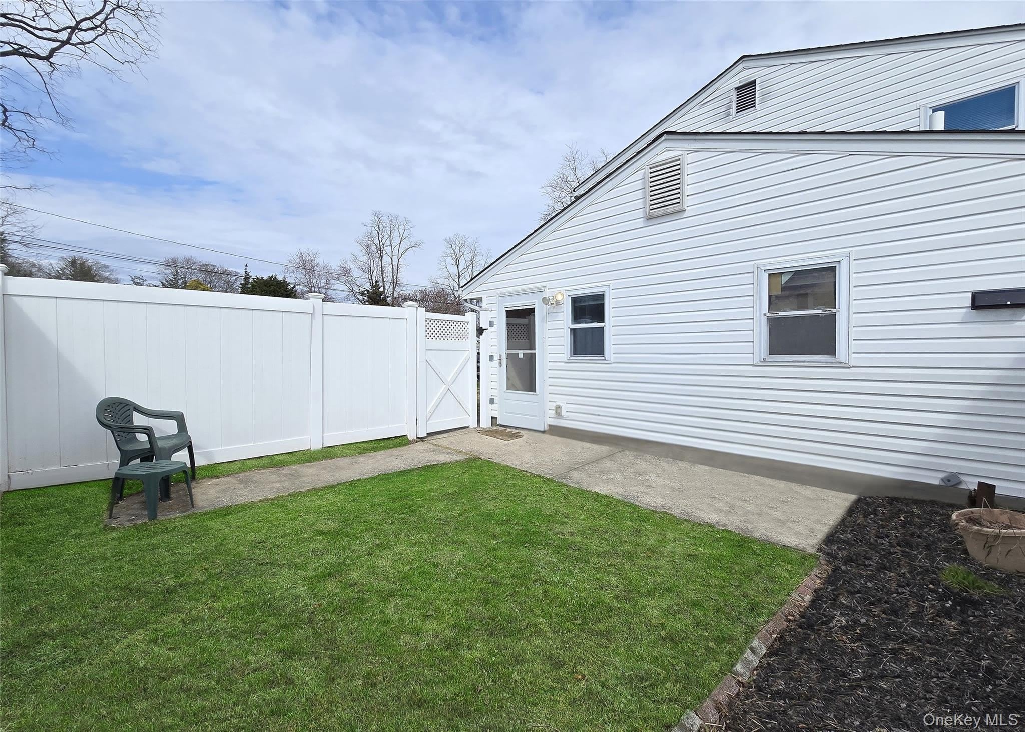 18 Wyandotte Street – photo 1 of 9