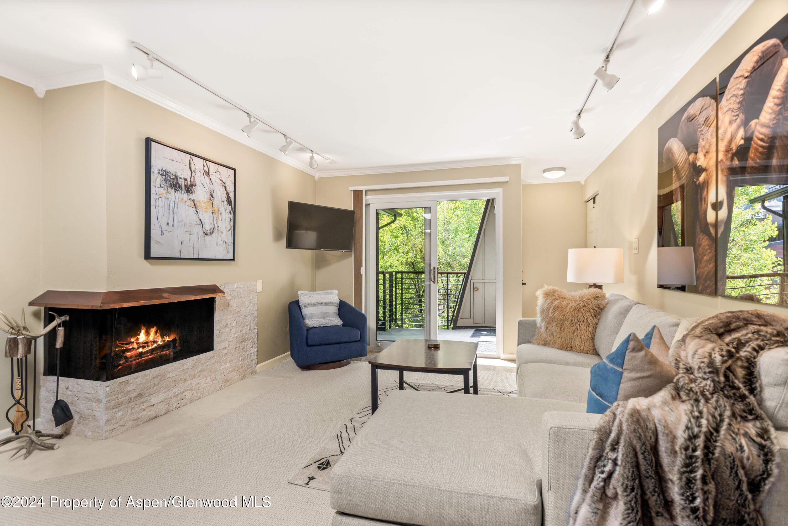 210 E Cooper Avenue – photo 1