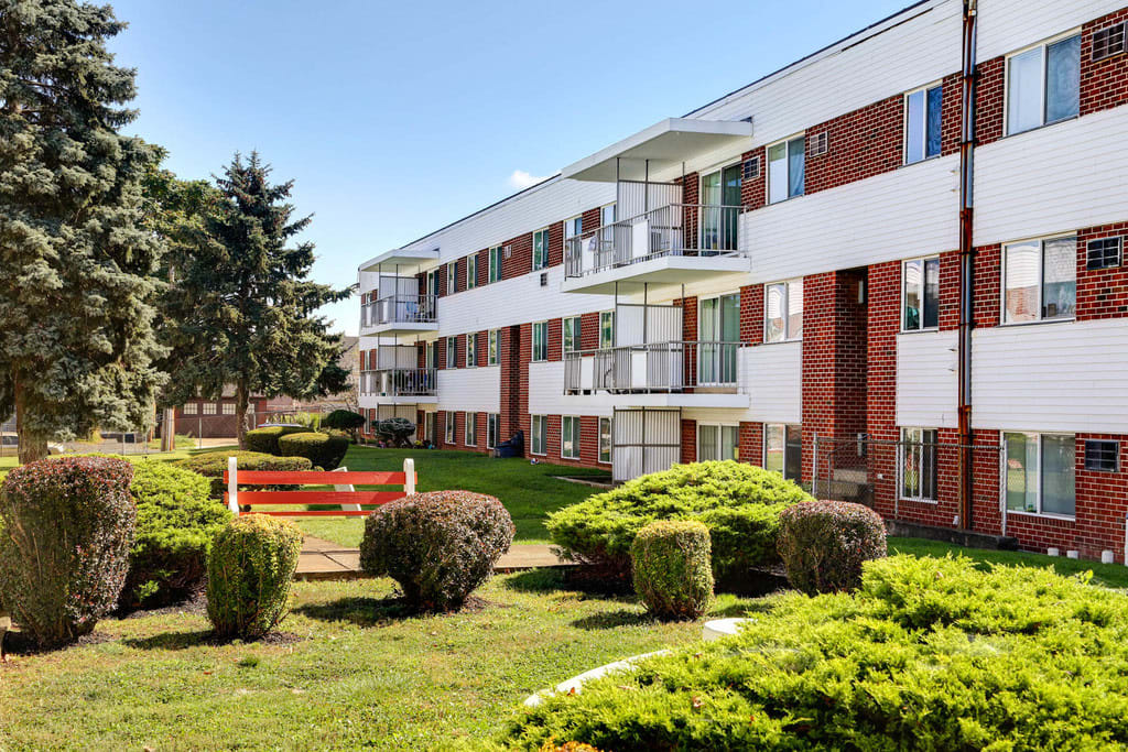 Washington Court – photo 1 of 10