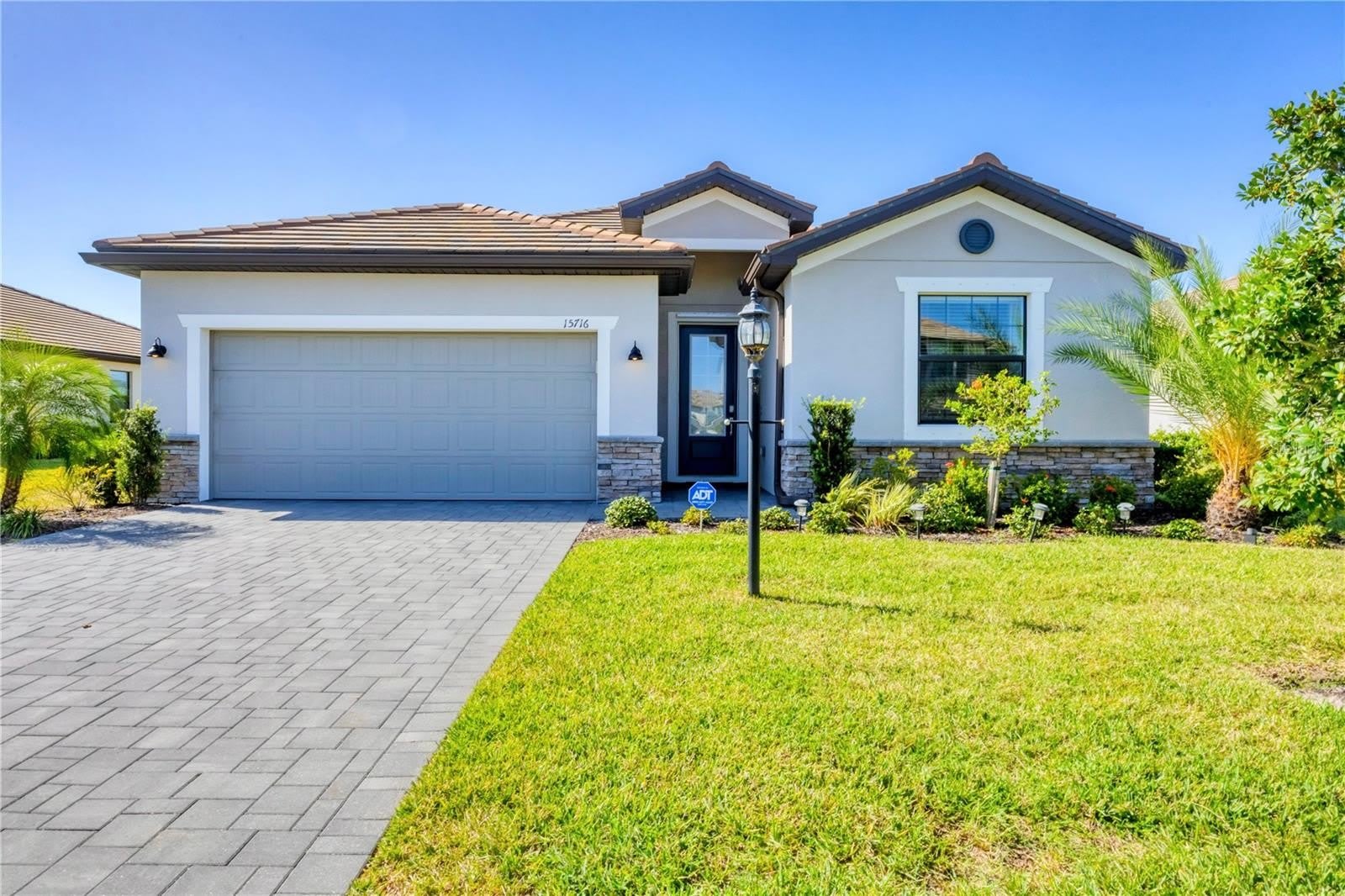 15716 BAREFOOT BEACH Drive – photo 1