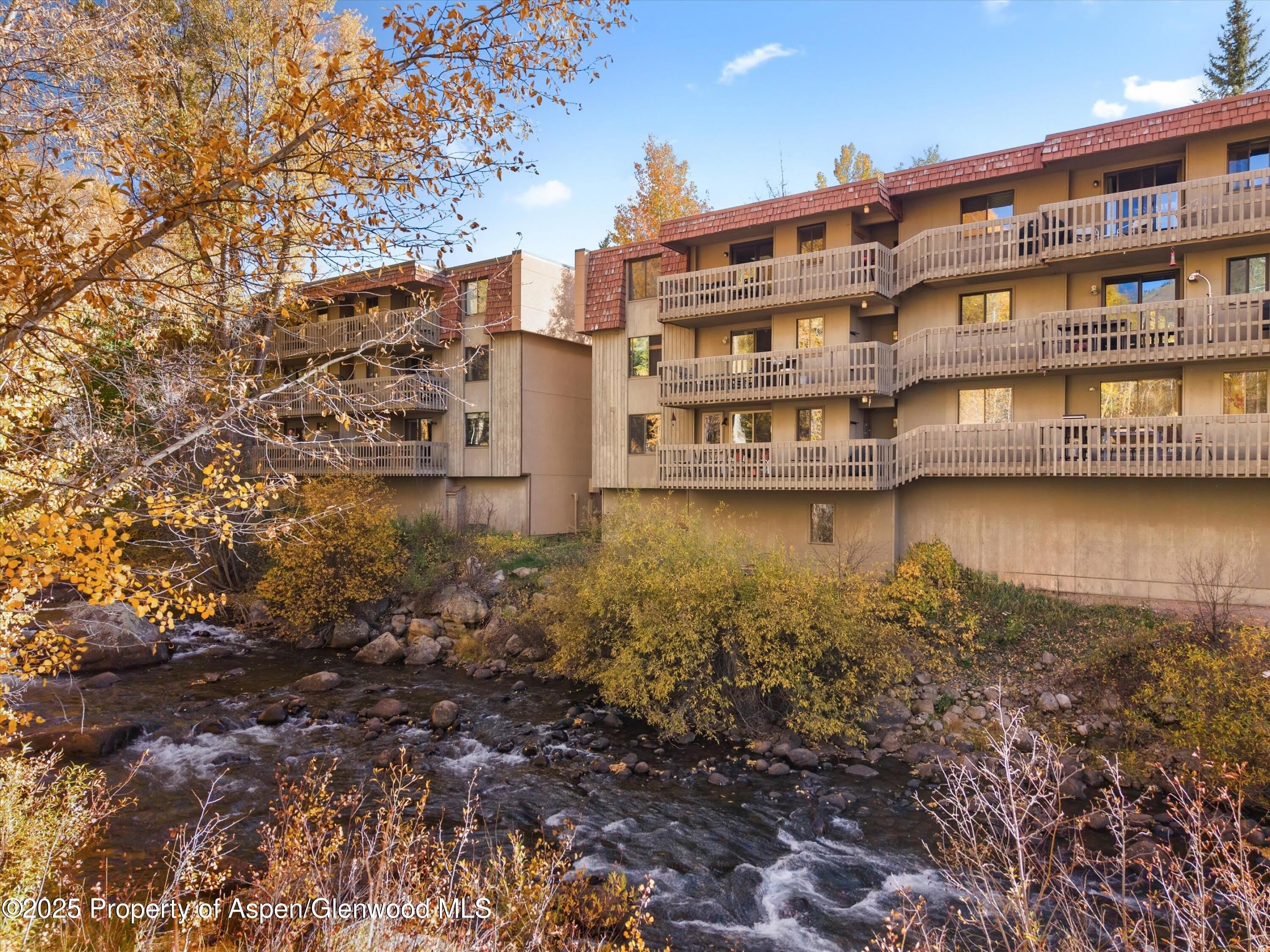 1020 E Hopkins Avenue – photo 1