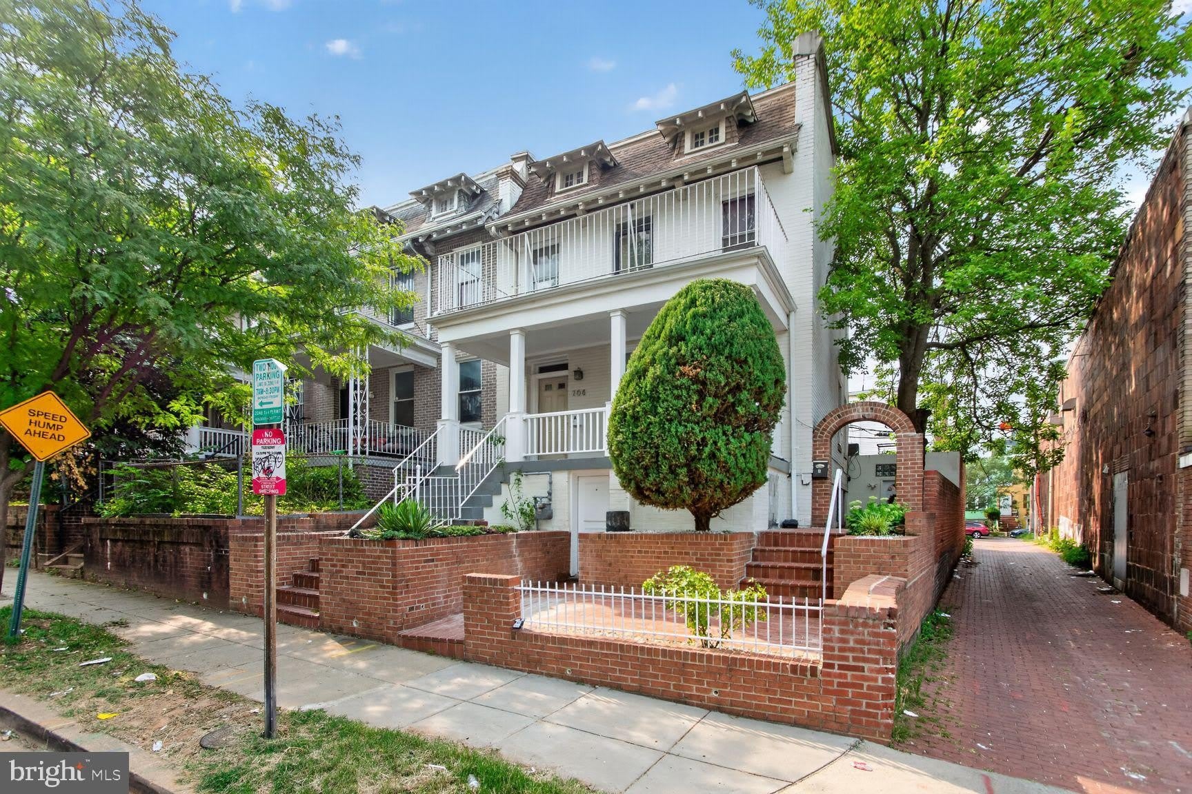 768 QUEBEC Place NW – photo 1