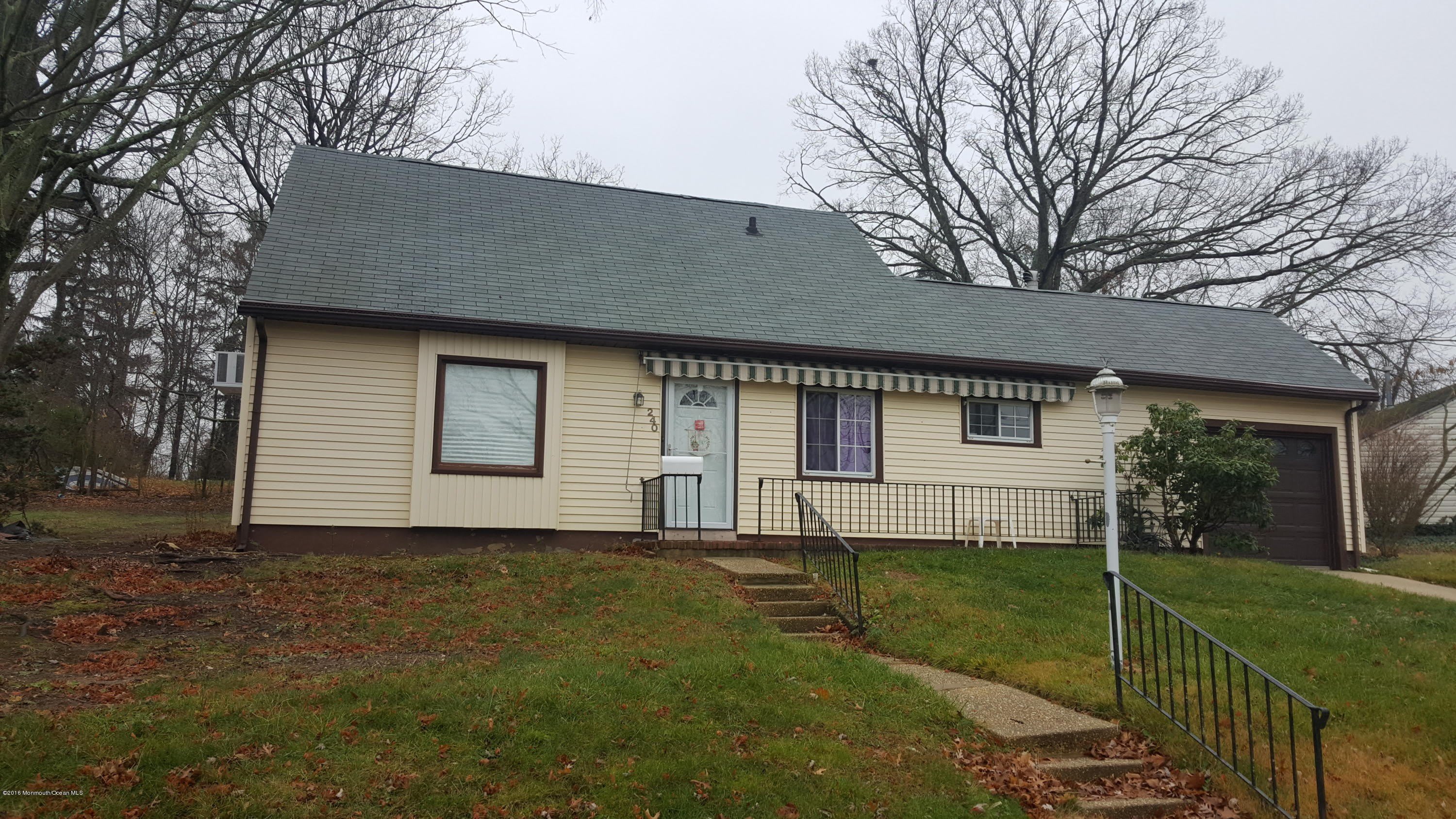 240 Castlewall Avenue – photo 1
